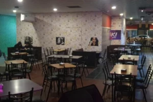 Pizzería Taki Karaoke Interior