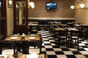 Pizzería y Cervecería Arias Interior