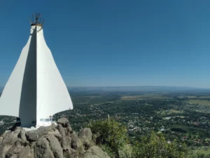 Cerro de la Virgen Fachada