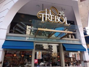 El Trebol café fachada