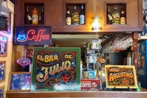 El Bar de Julio salón