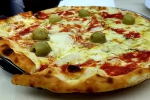 El Mazacote pizzería pizza