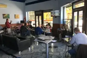 El Motivo Restobar salón