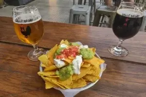 Gallo Negro Cervecería nachos