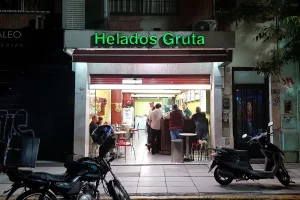 Heladeria Gruta fachada