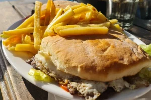 El Bajo - Resto Bar Sandwich