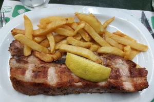 Parrilla Urquiza Restaurant Carne con Papas