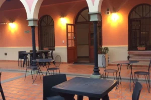 1909 Restaurante Interior