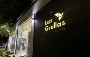 Las Grullas Fachada