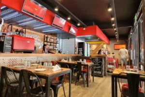 Pizza Lo+Hot Avellaneda Interior