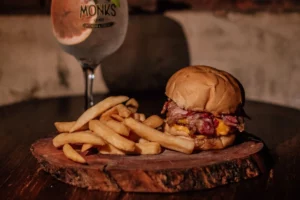 Monks Speakeasy Bar Hamburguesa